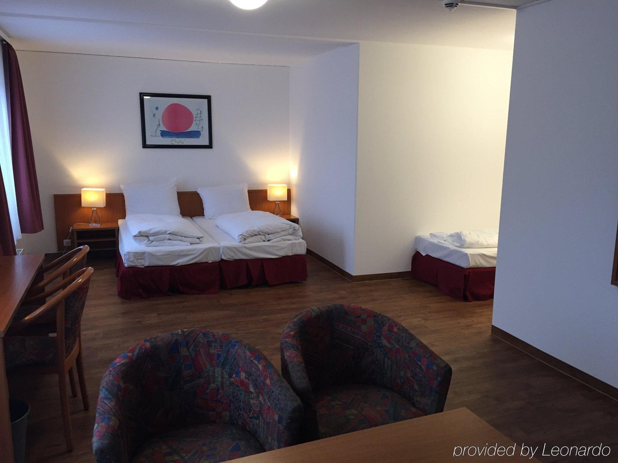 Apart Hotel Sehnde Ngoại thất bức ảnh