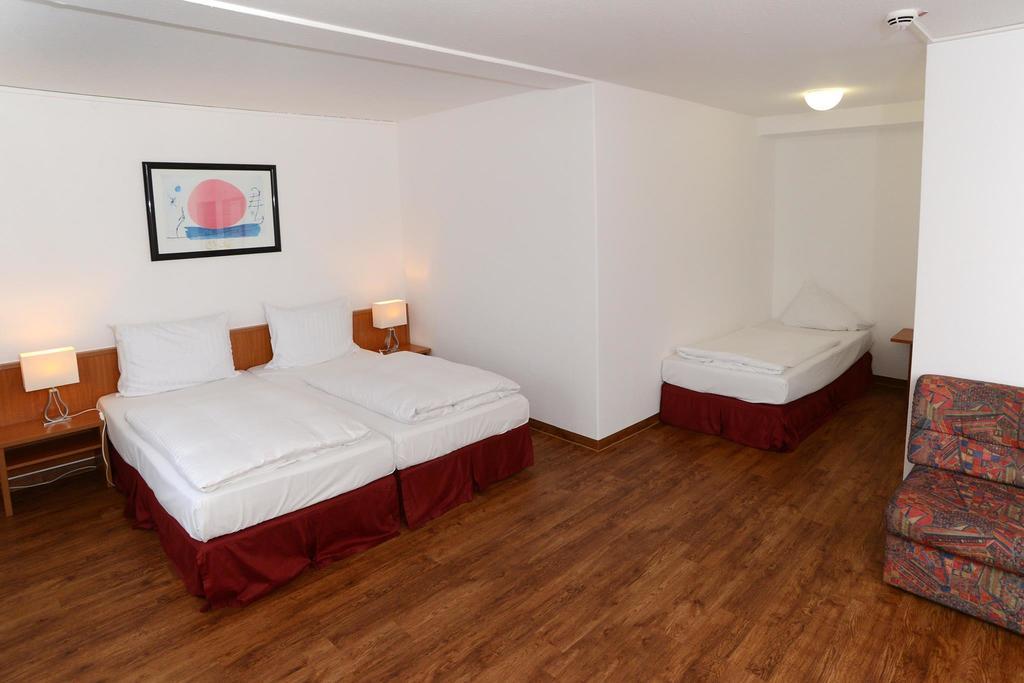 Apart Hotel Sehnde Ngoại thất bức ảnh