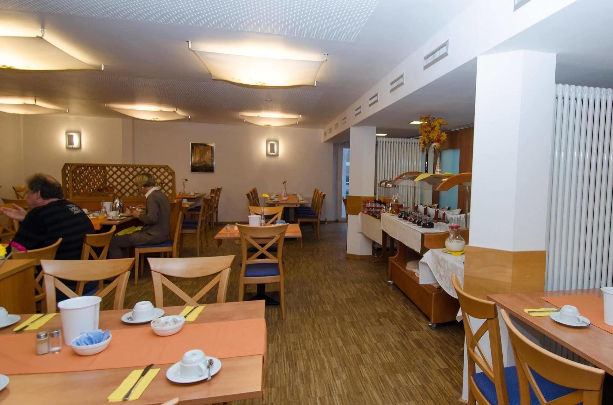 Apart Hotel Sehnde Ngoại thất bức ảnh