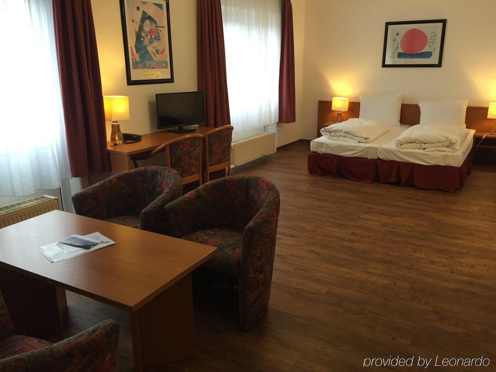 Apart Hotel Sehnde Ngoại thất bức ảnh